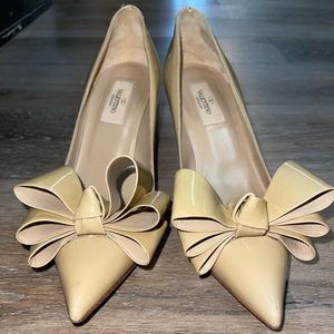 Valentino Garavani nude pump heels with bow pointed toe size 37.5 (7)